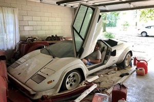Encontrou Lamborghini e Ferrari abandonados na garagem da avó