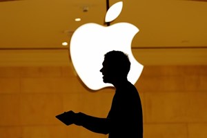 Apple é a primeira empresa dos EUA a valer mais de 2 biliões de dólares em bolsa