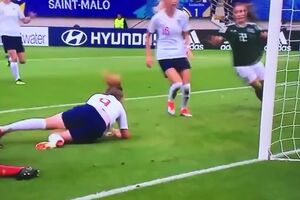 futebol feminino golo bizarro.mp4