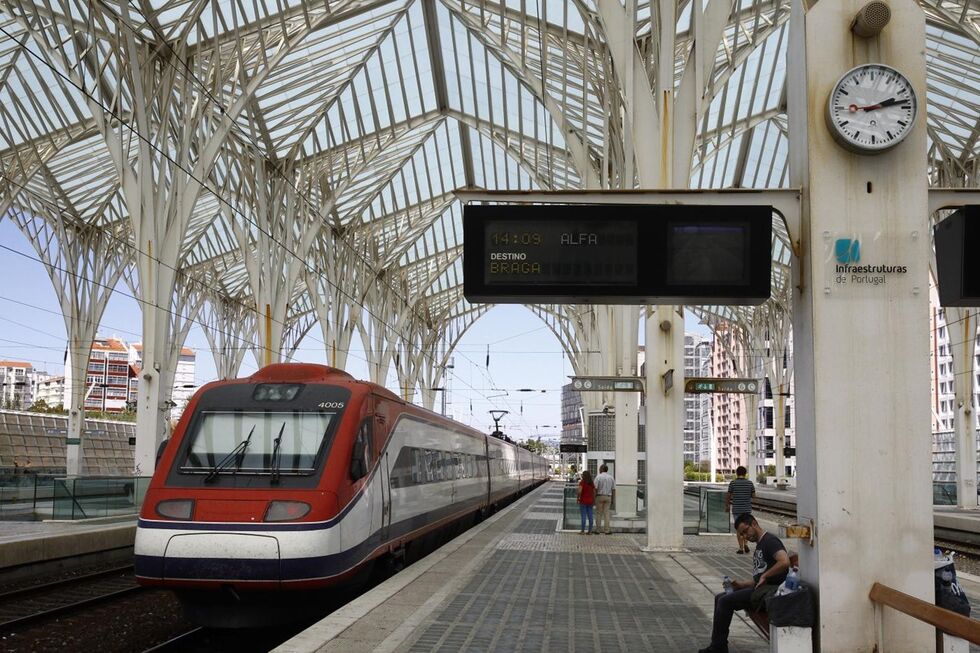 Circulação de comboios de longo curso entre Porto e Lisboa suspensa