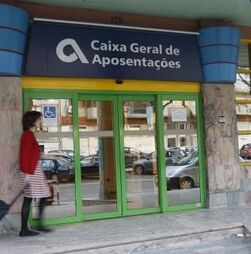 Pensionistas da CGA recebem hoje a reforma com as novas tabelas do IRS