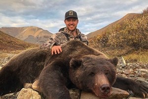 Estrela de hóquei caça urso e é criticado nas redes sociais