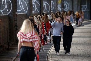 Dupla portuguesa Marques'Almeida estreia-se na semana da moda de Paris