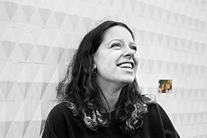 Como Tirzah fez um álbum de amor para repensar as canções de amor