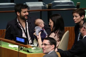 Primeira-ministra da Nova Zelândia leva filha bebé para assembleia-geral da ONU