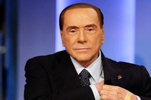 Berlusconi, infetado com Covid-19, foi internado num hospital de Milão