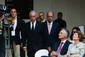 Cavaco sai de cerimónia de inauguração de 'campus' da Nova antes de Marcelo discursar
