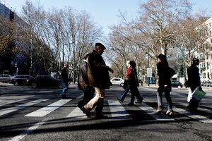 Eslováquia limita velocidade de peões e ciclistas nos passeios, gerando críticas e troça nas redes sociais