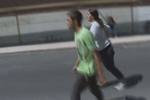 Alta tensão à porta de tribunal. Padrasto de bebé torturado sai em liberdade