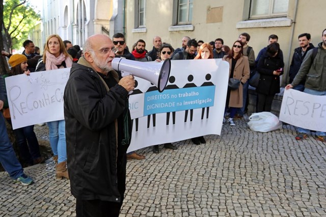 Disposed To kill Invoice Mais candidatos em 2019 a bolsas de doutoramento da FCT num concurso com  problemas - Portugal - SÁBADO