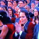 Quem era o misterioso homem sentado na primeira fila dos Emmy?