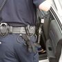 Gang aponta arma à cabeça de funcionária em assalto a minimercado