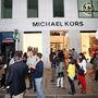 Michael Kors próxima de acordo para comprar a Versace