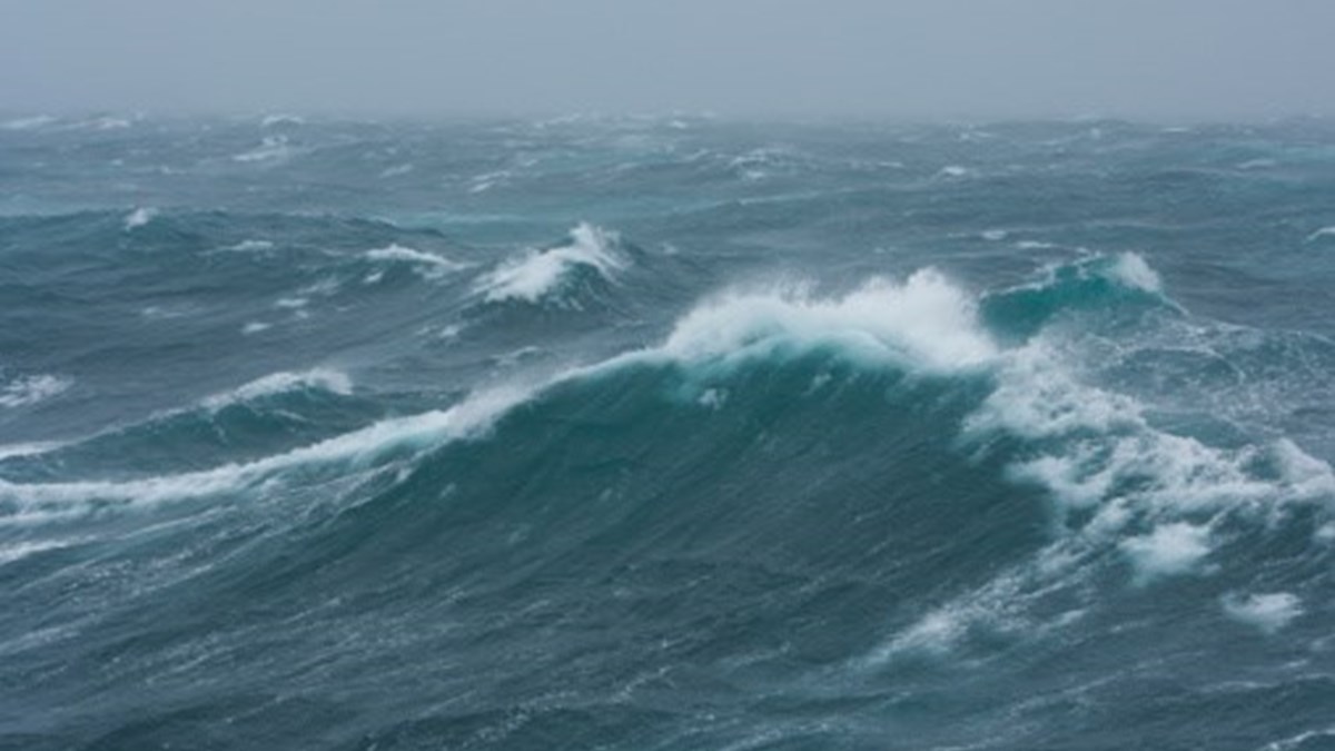 Veja a passagem da tempestade Leslie ao largo da Madeira e em