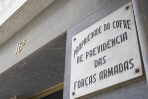 Casas do Estado subalugadas por militares para alojamento local