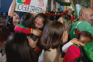 Selecção sub 19 de futsal feminino recebida em festa em Lisboa