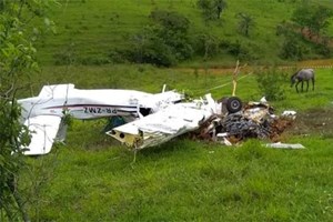 Casal e três filhos menores morrem em queda de avião