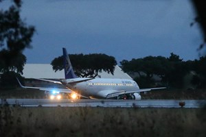 Avião da Air Astana esteve 'fora de controlo em vários momentos'