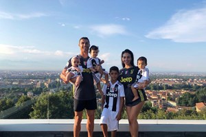 Um dos bebés gémeos de Ronaldo e Georgina morreu no parto