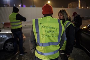Mais de 283 mil 'coletes amarelos' protestam em França