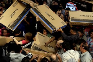 Black Friday vista por um psicólogo. 'Devia existir o aviso 'Compre só o que precise''