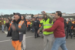 Coronavírus: estivadores dizem que há risco de portos pararem