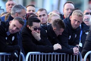 Kasper Schmeichel correu para ajudar vítimas a bordo do helicóptero do presidente do Leicester