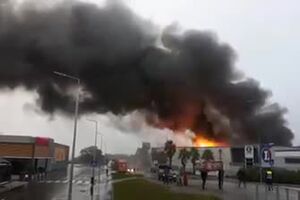 SUPERMERCADO EM CHAMAS.mp4