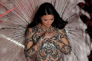 MRn42ZYrGRa-0zQ7.mp4