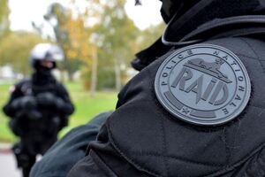 Polícia Raid em França