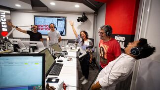 O duelo das manhãs da rádio está no ar 