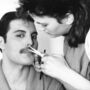 Princesa Diana foi a bar gay com Freddie Mercury disfarçada de homem