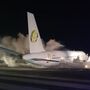 Avião com 118 passageiros a bordo tem acidente ao fazer aterragem de emergência na Guiana