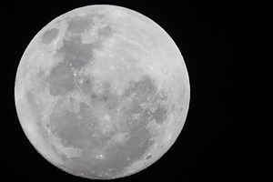 Hoje vai poder ver um eclipse parcial da Lua
