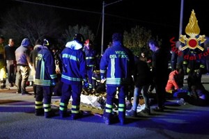 Seis mortos e mais de cem feridos numa discoteca em Itália