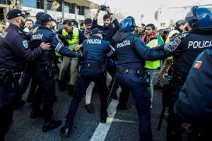 Uma manhã sem acidentes e alguns coletes amarelos
