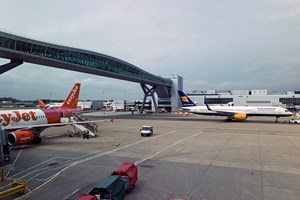 Coronavírus: Crise nos transportes aéreos encerra aeroporto de Gatwick