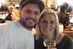 Polícia procura "casal feliz" que perdeu aliança em Times Square 