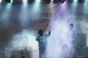 Imagens mostram momento em que maremoto abalou concerto na Indonédia