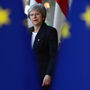 Nova derrota estrondosa para May. Brexit fica em suspenso