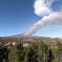 Vulcão Etna entra em erupção e obriga a encerrar aeroporto