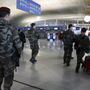 Detidos jovens que tiraram armas de brincar das malas em aeroporto de Paris 
