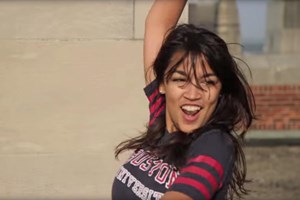 Tentaram denegrir Ocasio-Cortez com um vídeo a dançar. O efeito foi contrário