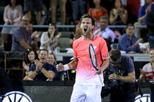 João Sousa derrota Denis Shapovalov e avança para a segunda ronda em Auckland