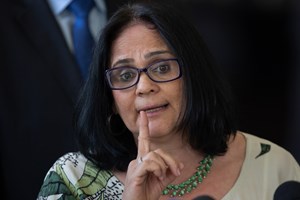 Justiça brasileira investiga se ministra tentou impedir aborto de menina violada