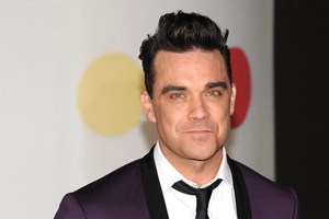 Robbie Williams irrita vizinho Jimmy Page com Black Sabbath