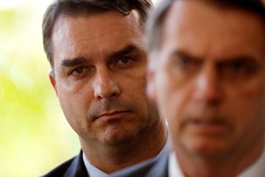 Flávio Bolsonaro sob suspeita devido a 48 depósitos bancários 