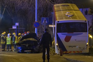 Dois mortos e seis feridos em acidente violento com autocarros e carros