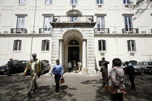Maioria dos partidos acusa PSD de interesse eleitoral por querer transferir TC para Coimbra