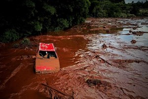 Risco de rutura de outra barragem no Brasil interrompe operação de busca